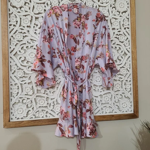 Victoria's Secret Satin Kimono Short Robe Women's Size M/L Purple Floral Lounge - Picture 2 of 9